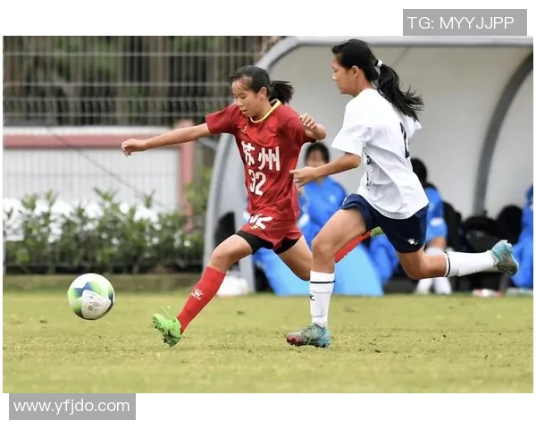 青少年足球联赛女足组精彩对决展现青春风采与团队精神
